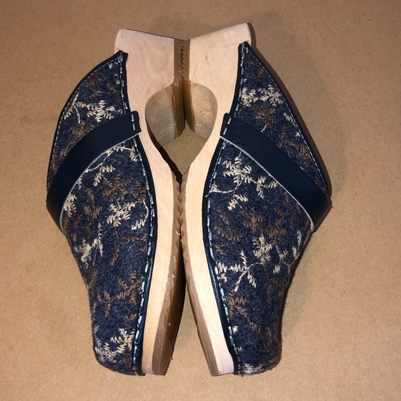 CAPE CLOGS Wooly Shoes Women's Size 5.5-6 Blue Handmade Floral Slip-Ons - Picture 10 of 12